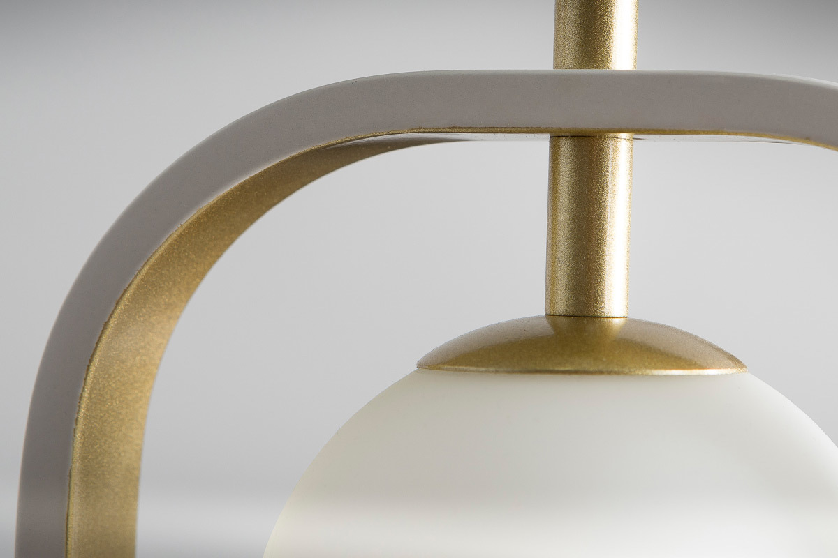 L�mpara de techo moderna cristal y metal dorado AVOLO