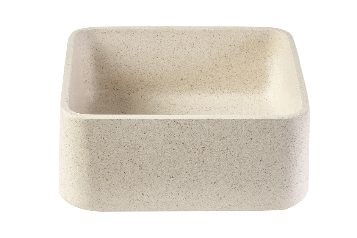 Lavabo cuadrado de piedra natural beige, vista frontal, esquinas redondeadas.