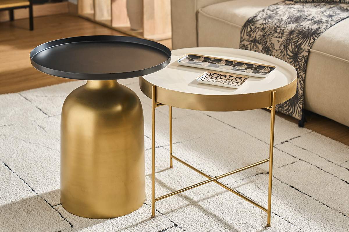 Mesa auxiliar de diseo redondo de metal dorado con tablero negro mate RAMSES