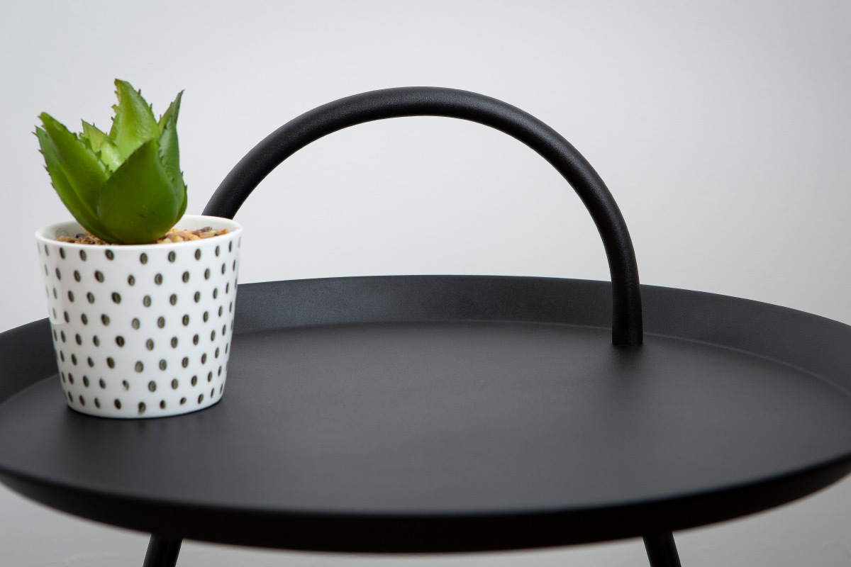 Mesa auxiliar dise�o metal negro MOVE