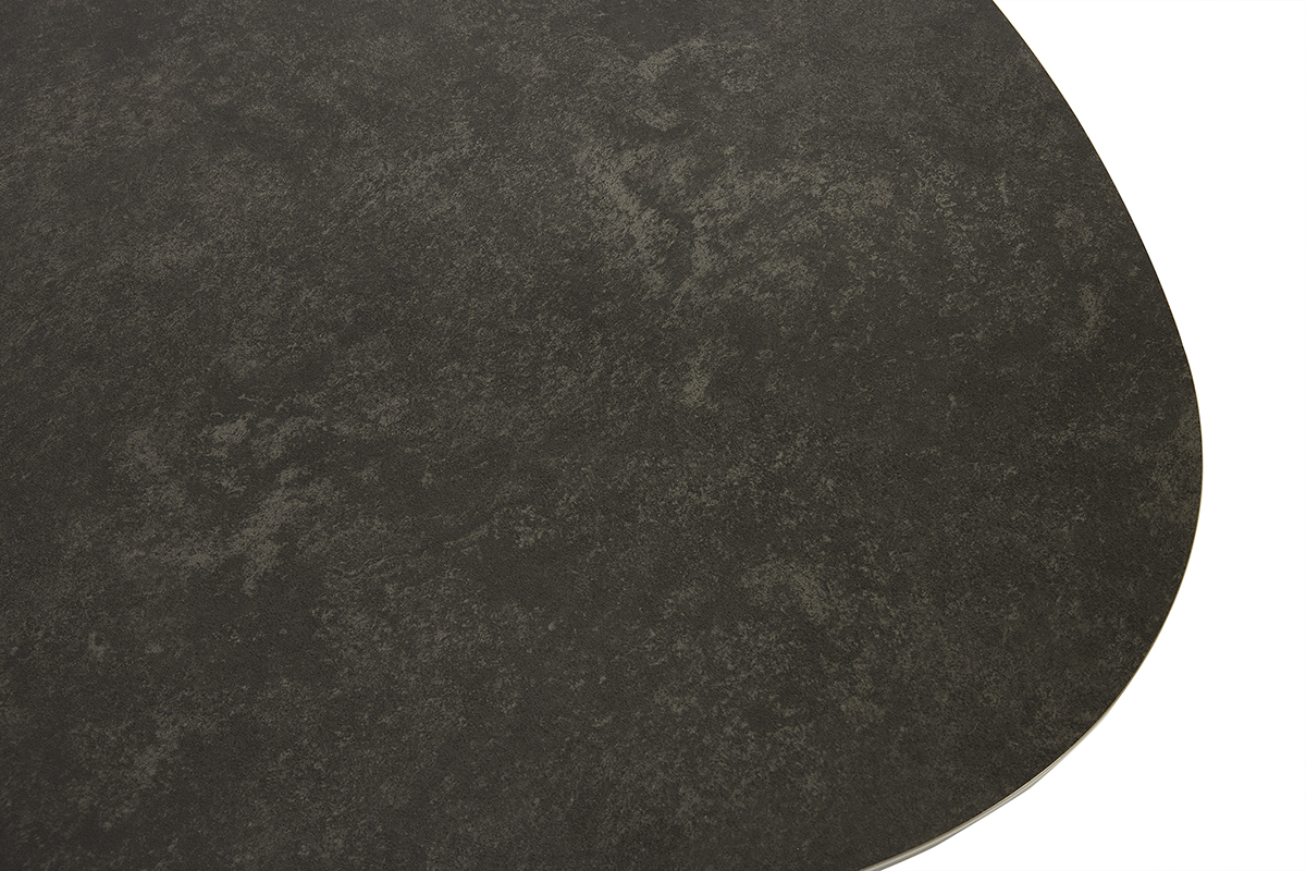 Primer plano de la bandeja de cer�mica negra de la mesa de centro LEWA.