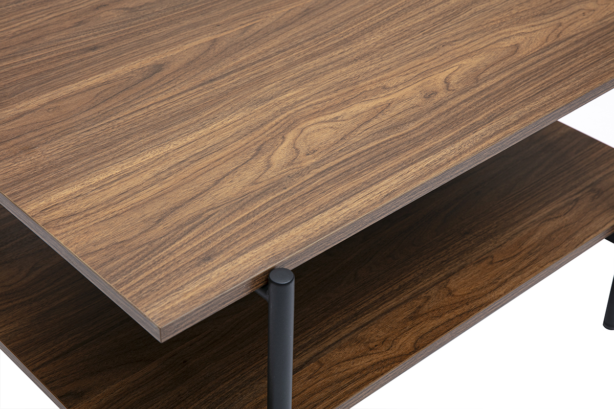 Mesa de centro rectangular con acabado de madera oscura nogal y metal negro, vista desde arriba.