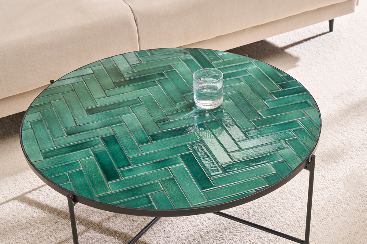Mesa baja redonda de cermica verde oscuro y metal negro D80.5 cm KOTTA