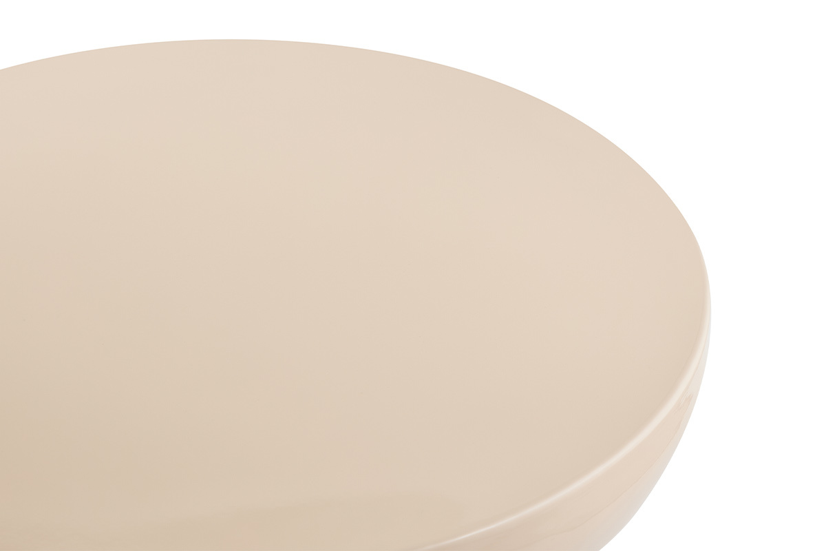 Vista superior de una mesa baja redonda de metal esmaltado beige, di�metro 59 cm.