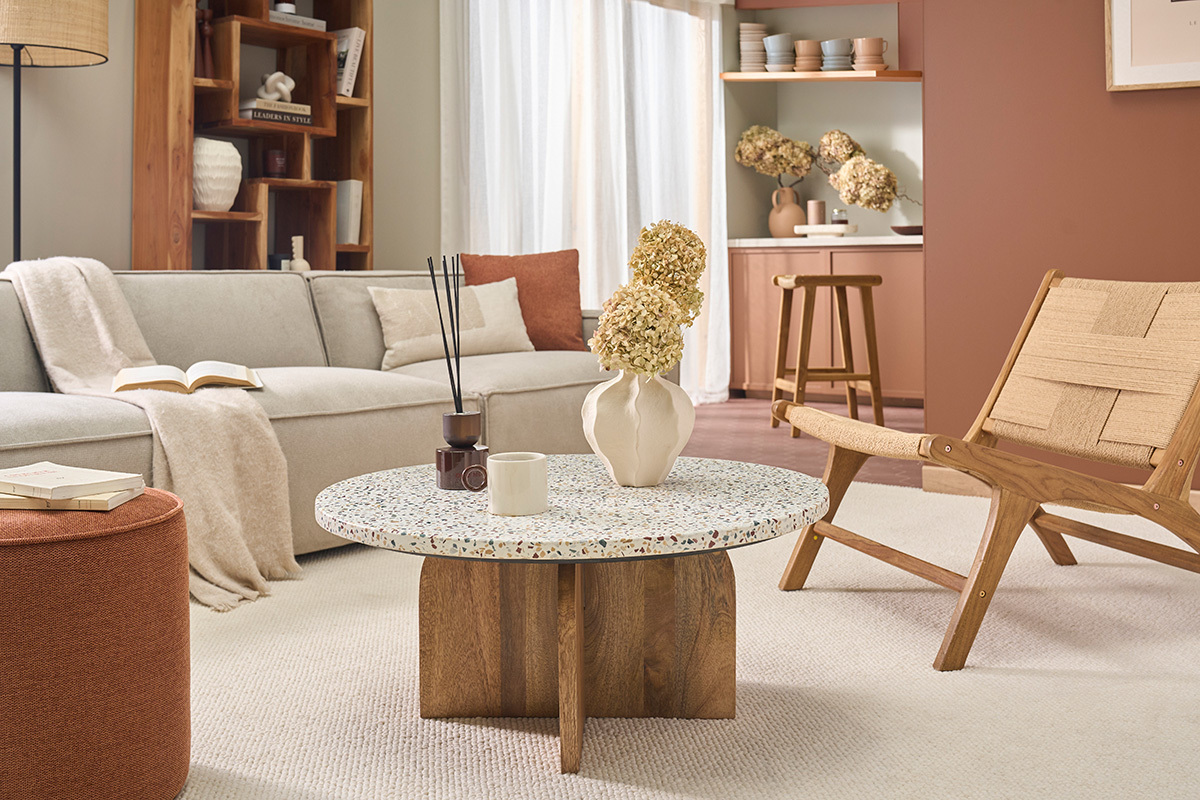 Mesa baja redonda en terrazo y madera clara de mango macizo D79.5 cm NESSA