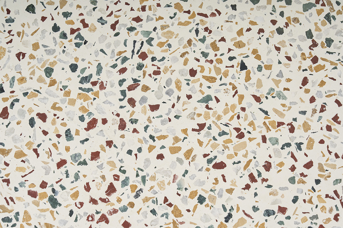 Detalle del dise�o en terrazo multicolor de la mesa de centro redonda NESSA.