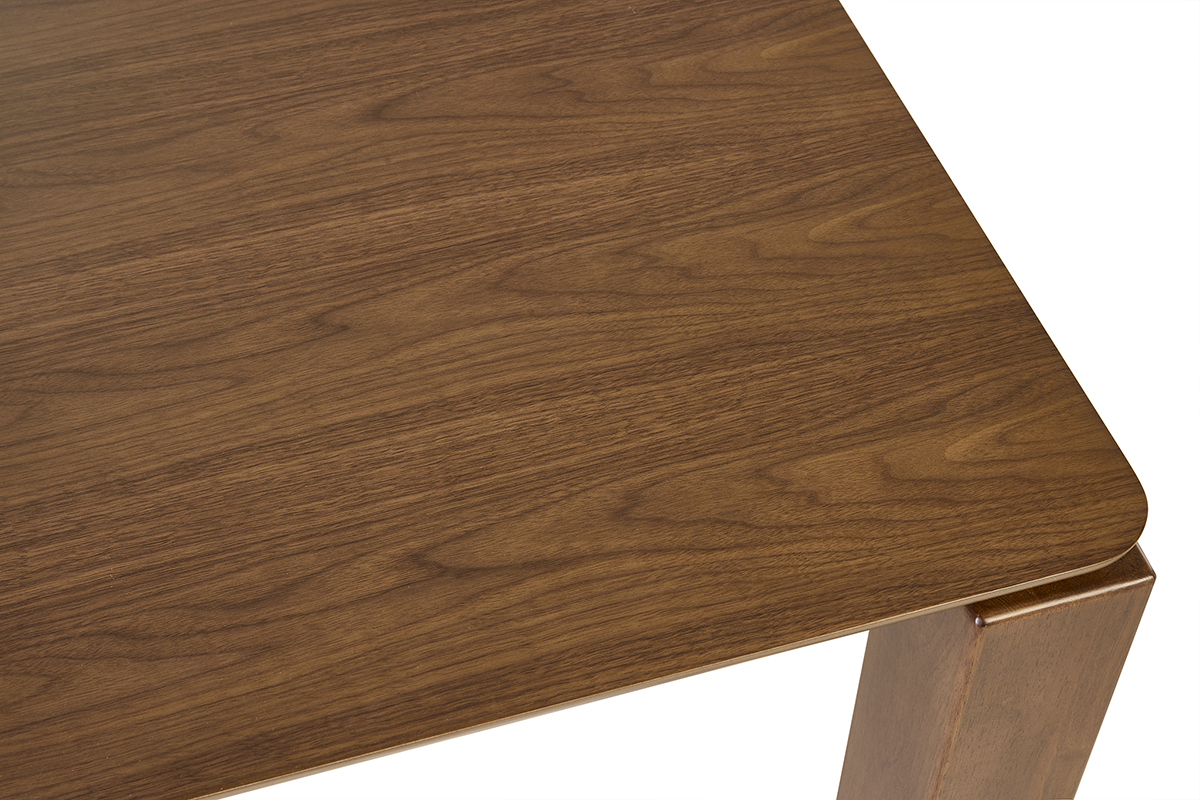 Mesa de comedor cuadrada de madera oscura, vista superior, con una encimera te�ida nogal.