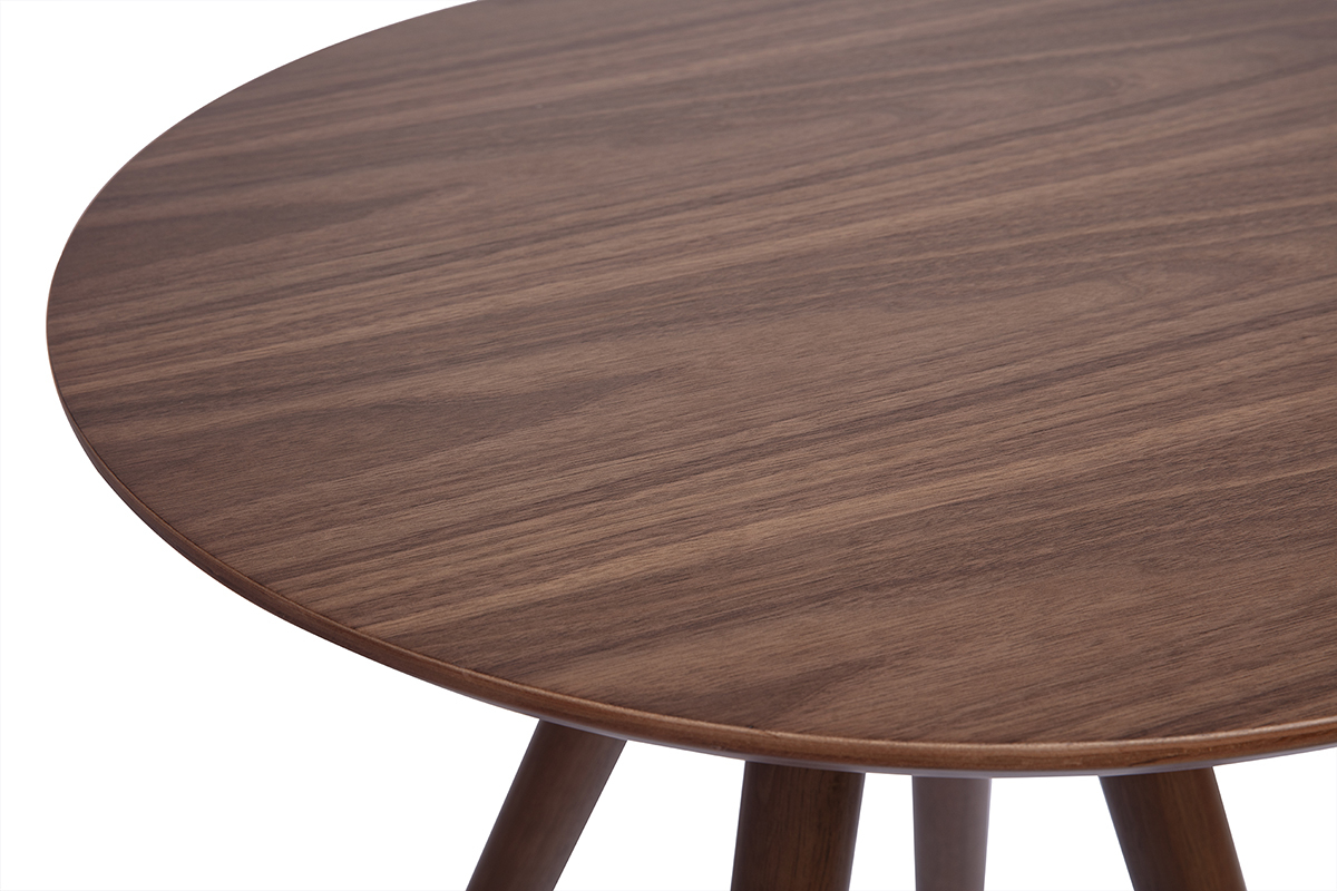 Tablero de la mesa de bar redonda de madera nogal, vista superior, con patas finas acampanadas.