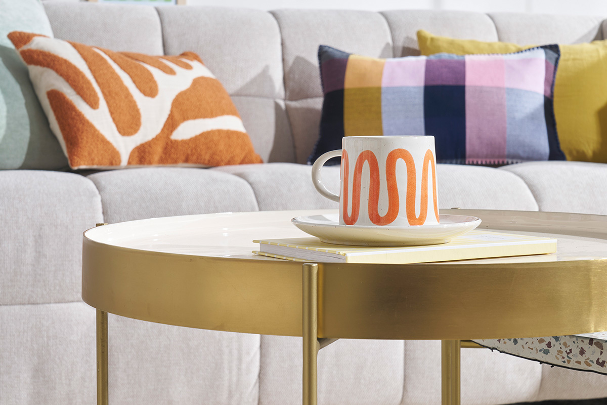 Mesa de centro con tablero reversible azul petrleo y blanco SATEEN
