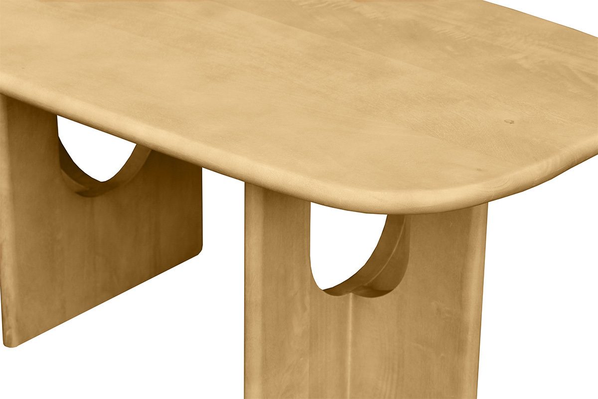 Mesa de centro de dise�o en madera de mango maciza, vista de cerca de la superficie con bordes redondeados.