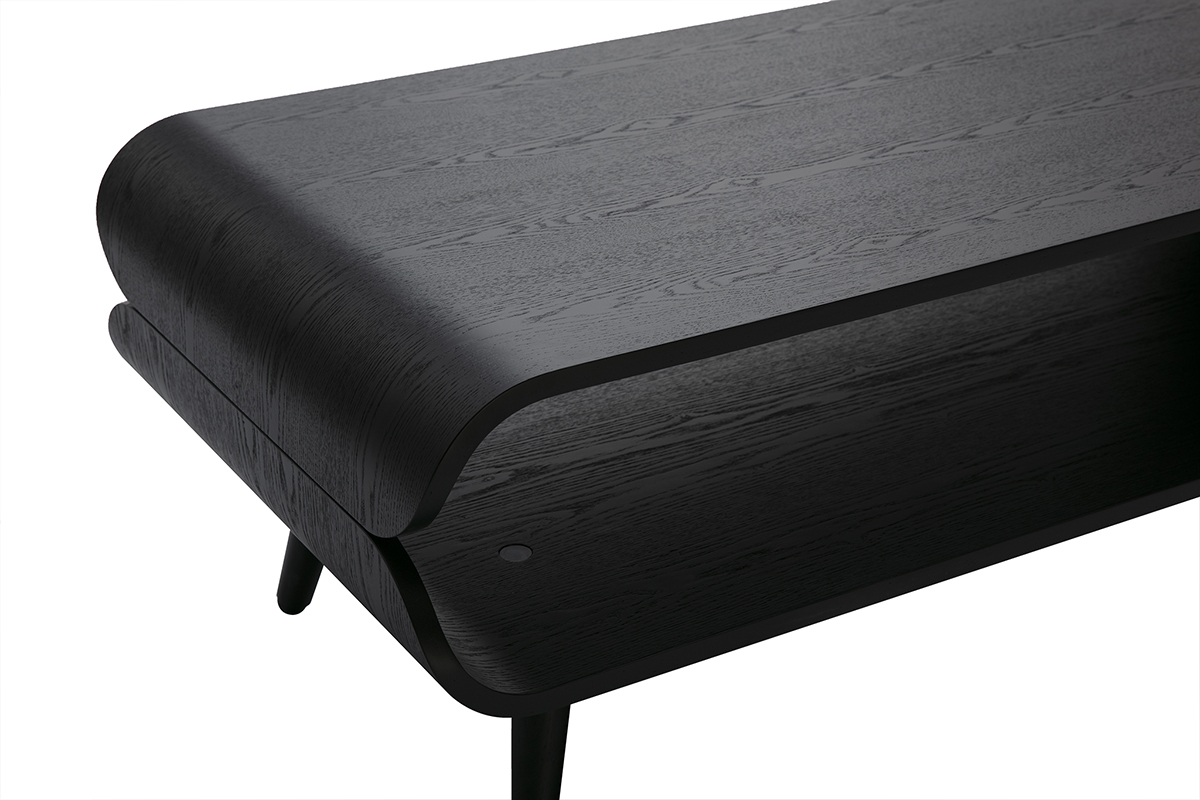 Mesa baja rectangular escandinava de madera negra, vista en 3/4, con espacio de almacenamiento integrado.