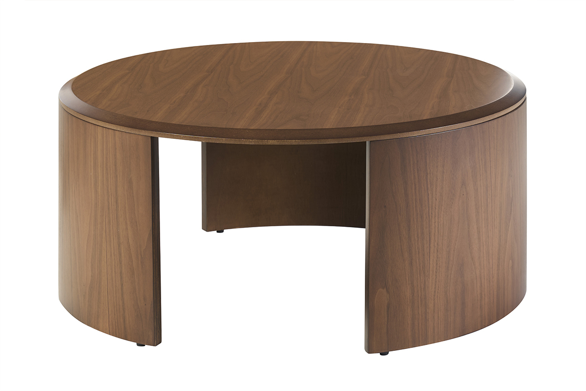 Mesa baja redonda de madera de nogal oscuro, dise�o escult�rico, vista en 3/4.