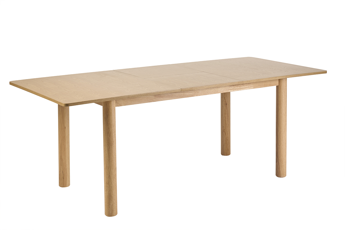 Mesa de comedor extensible rectangular de madera clara de fresno, vista en tres cuartos.