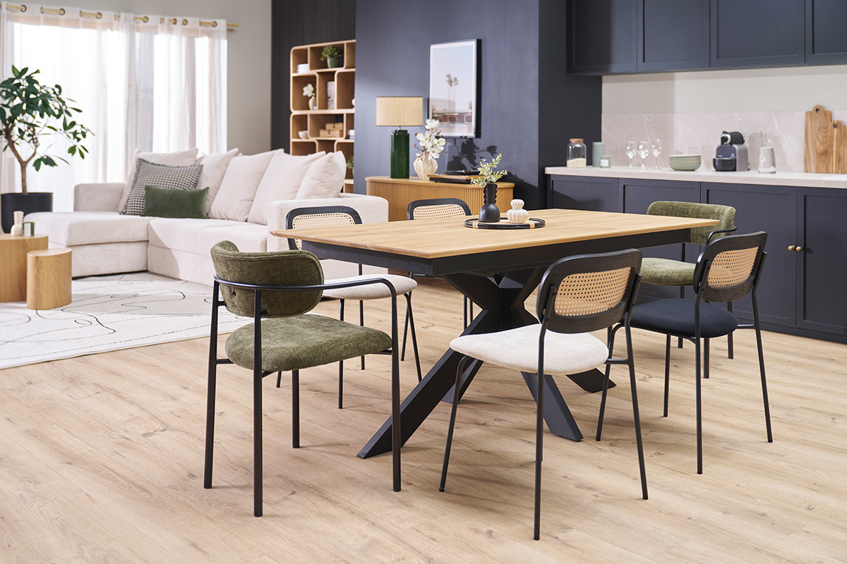 Mesa de comedor rectangular extensible con alargue integrado de madera clara roble macizo L160-245 cm AGATA