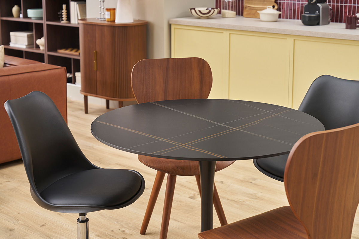 Mesa de comedor redonda de dise�o en cer�mica negra y metal D90 cm MALOU