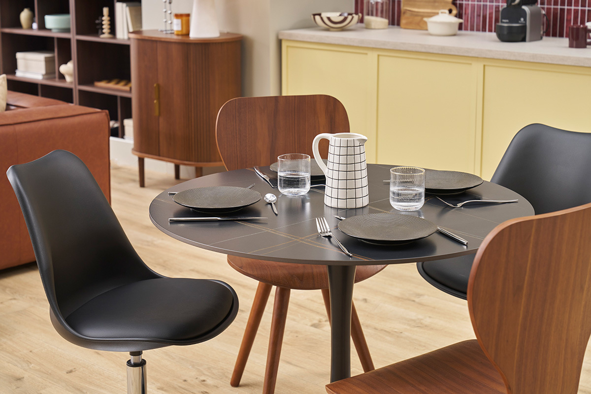 Mesa de comedor redonda de dise�o en cer�mica negra y metal D90 cm MALOU