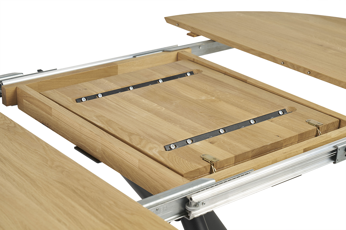 Mecanismo de extensin de la mesa de comedor redonda de roble macizo y metal negro.