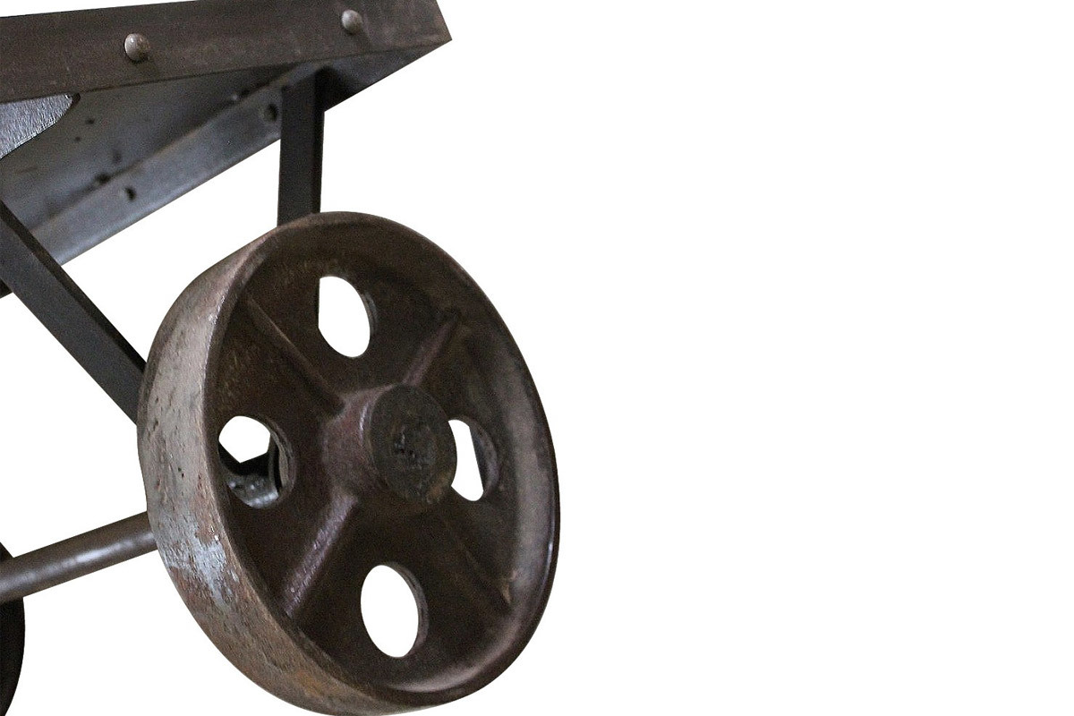 Mesa de saln estilo industrial de metal CHARIOT