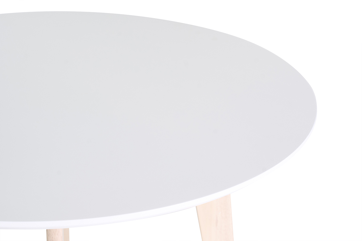 Vista desde arriba de la mesa escandinava redonda LEENA, tablero blanco con patas de madera