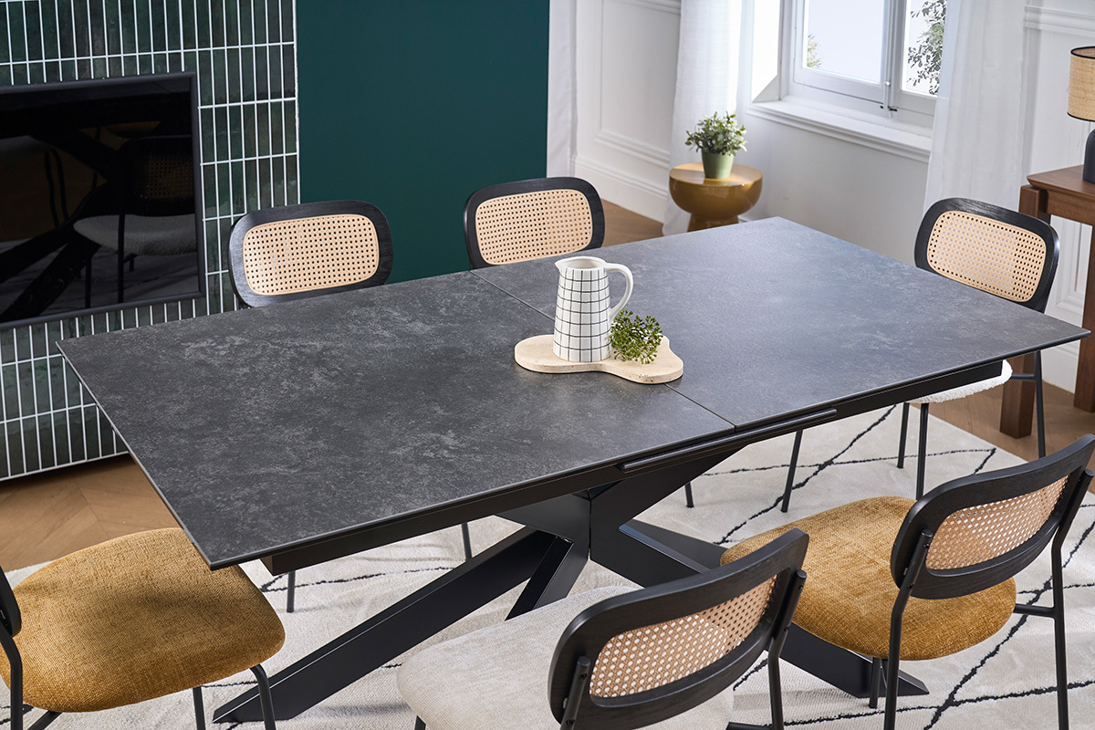 Mesa extensible de cer�mica negra y metal L168-210 cm MELZA