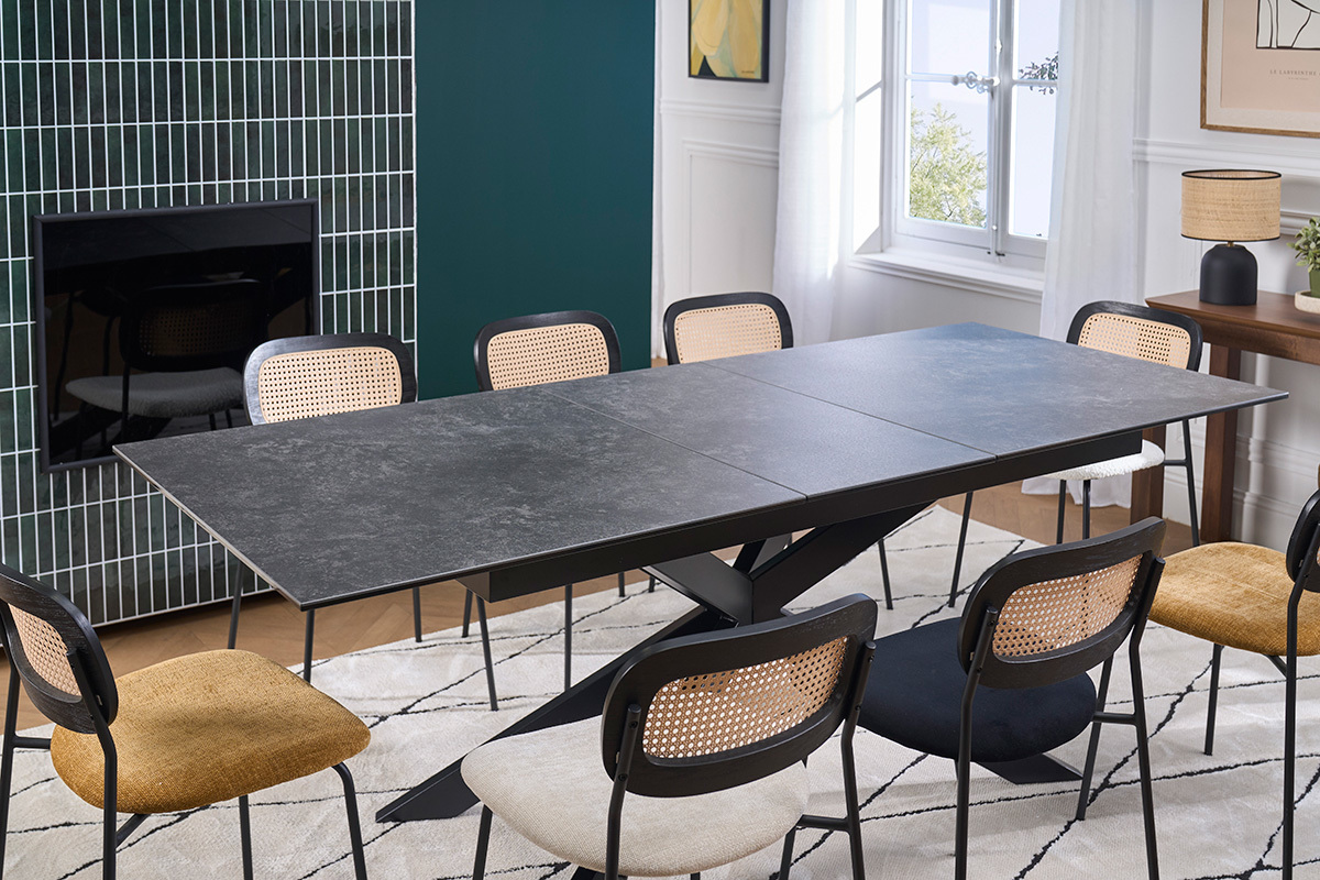 Mesa extensible de cer�mica negra y metal L168-210 cm MELZA
