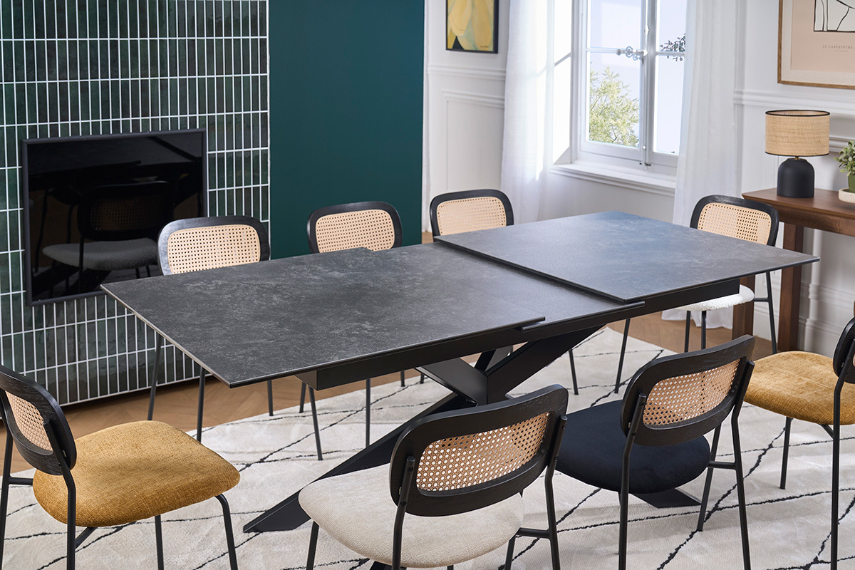 Mesa extensible de cer�mica negra y metal L168-210 cm MELZA