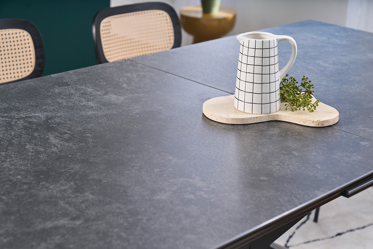 Mesa extensible de cer�mica negra y metal L168-210 cm MELZA
