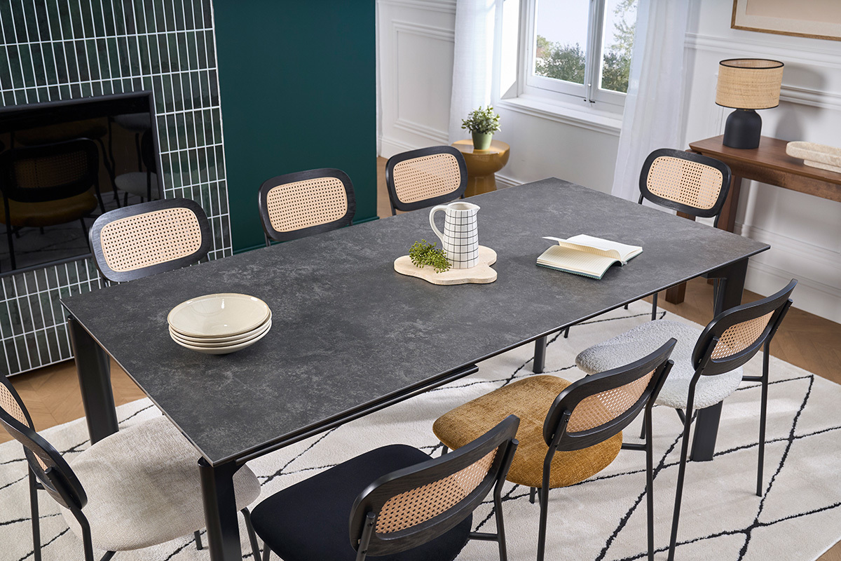Mesa extensible de cer�mica negra y metal L180-240 cm CARA
