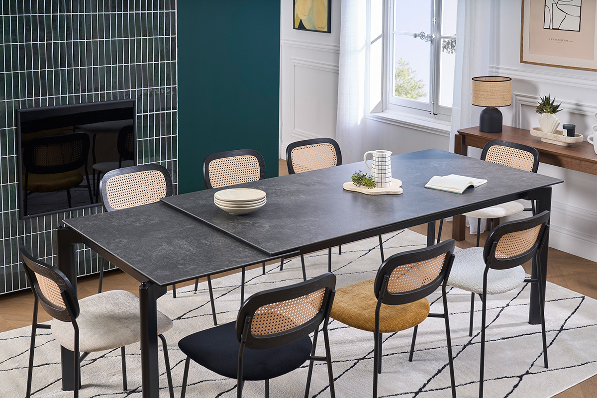 Mesa extensible de cer�mica negra y metal L180-240 cm CARA