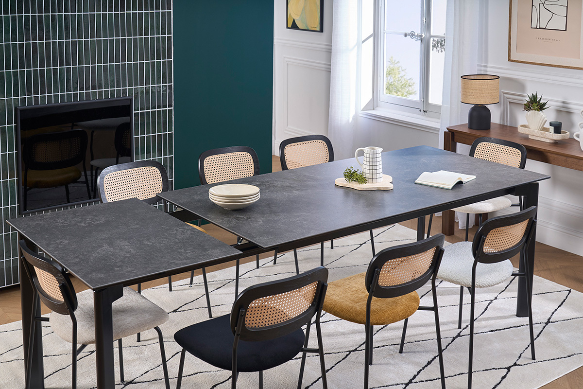 Mesa extensible de cer�mica negra y metal L180-240 cm CARA
