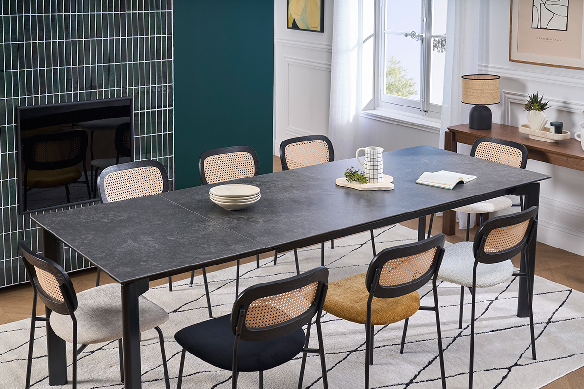 Mesa extensible de cer�mica negra y metal L180-240 cm CARA