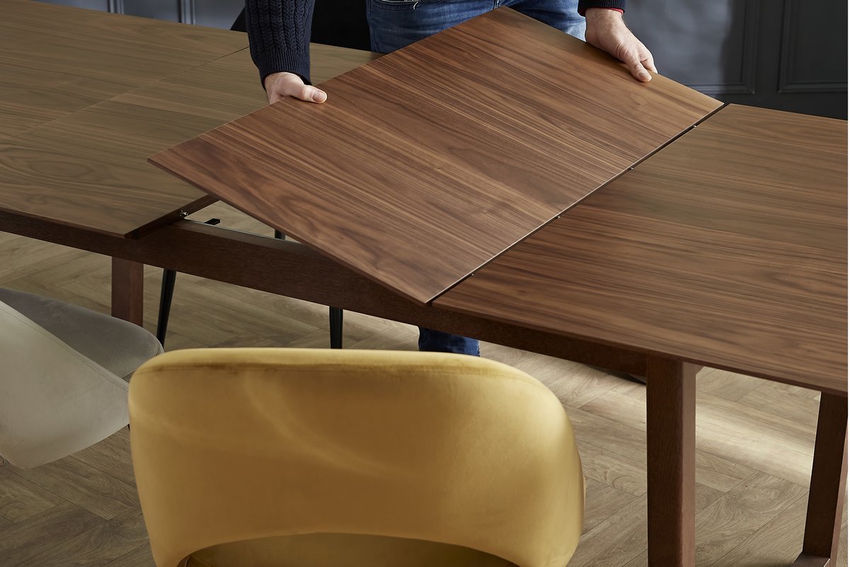 Mesa extensible rectangular de nogal 160-240 cm LAHO