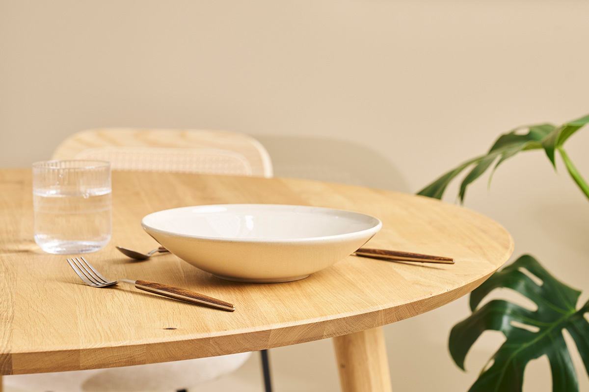 Mesa redonda de comedor de madera de roble claro macizo D75 cm OKSANA