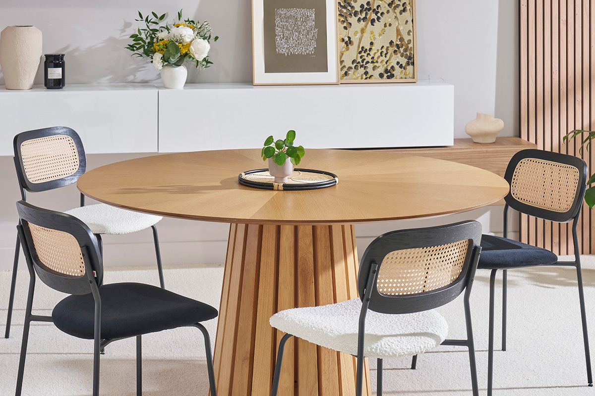 Mesa redonda de roble claro DITA de 137 cm