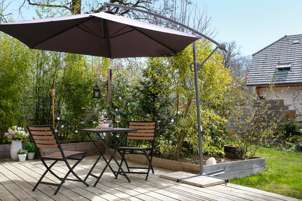 Mesa y 2 sillas plegables negro y madera MOJITO