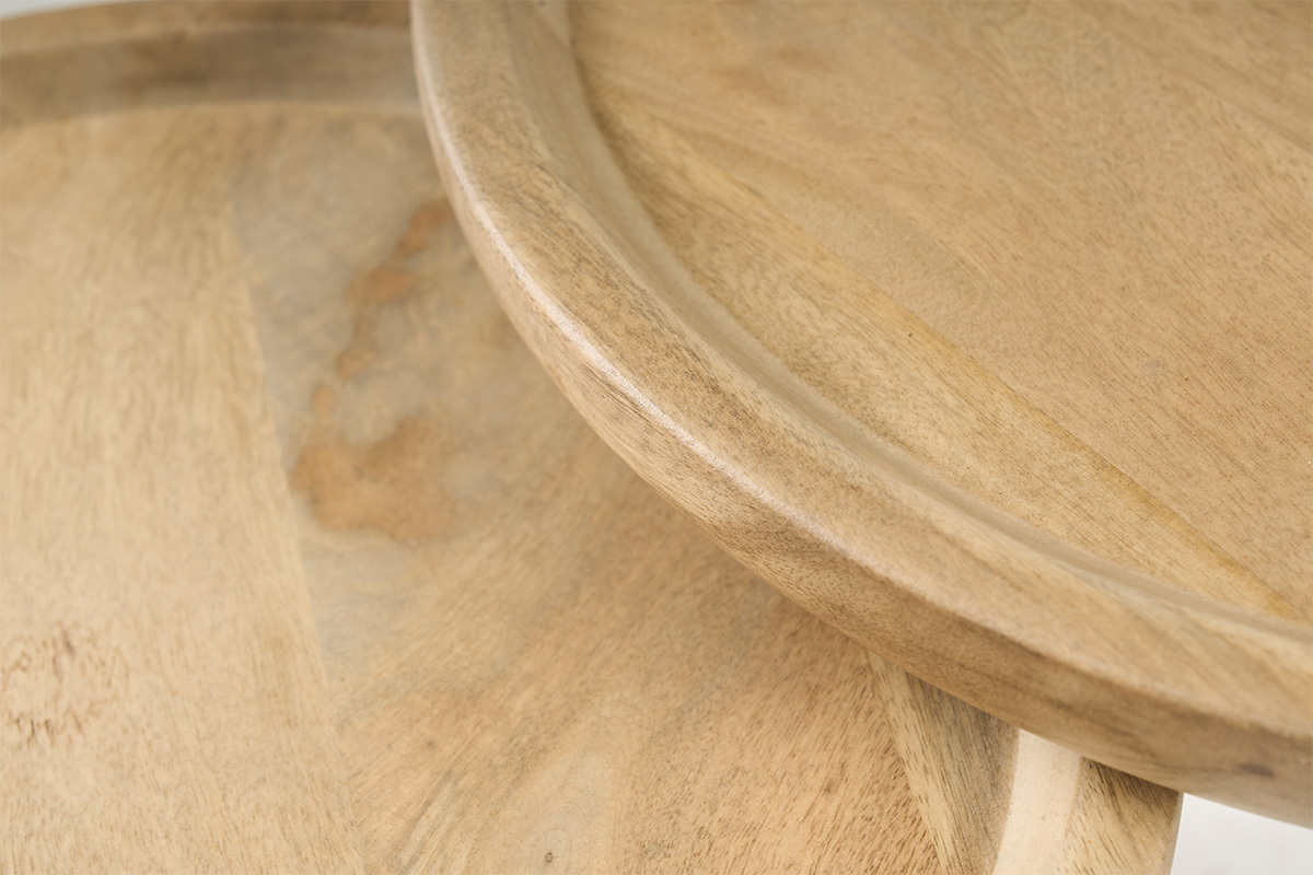 Primer plano de las bandejas de madera de las mesitas nido PYTA.