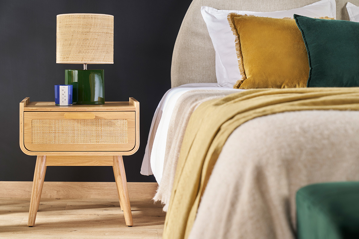 Mesilla de noche de madera maciza clara y ratn con cajn ATHNE