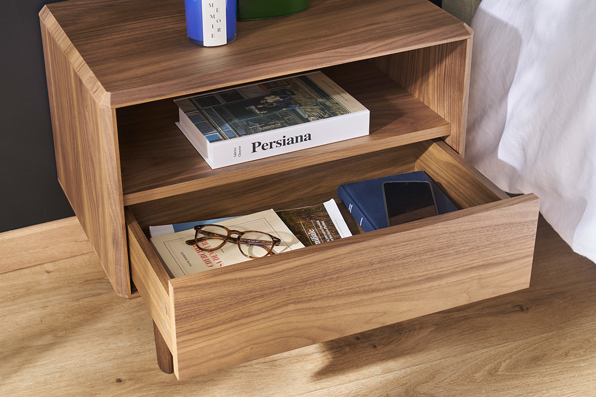 Mesilla de noche vintage de nogal SUVA