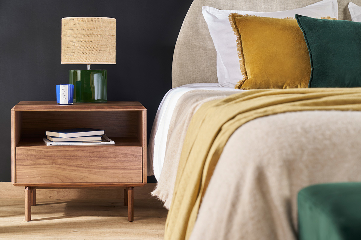 Mesilla de noche vintage de nogal SUVA