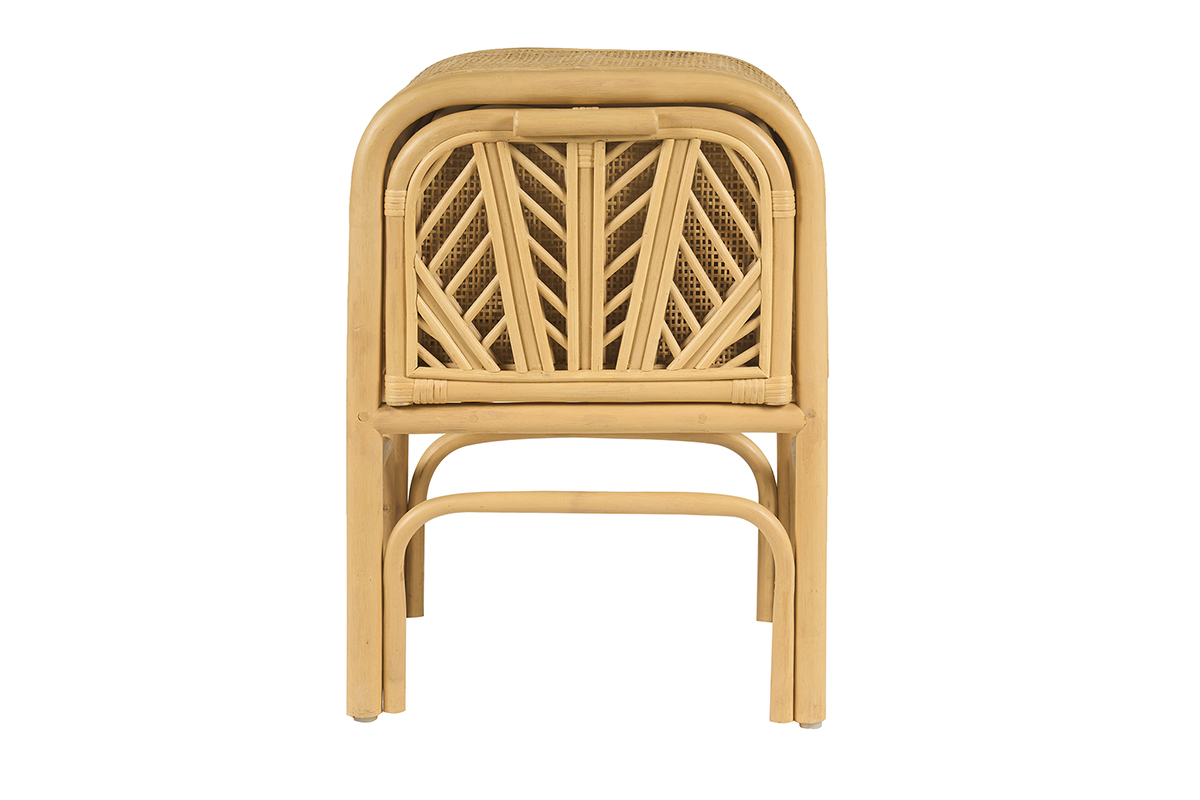 Mesita de noche de rat�n, vista frontal, con motivo acanalado en el caj�n.