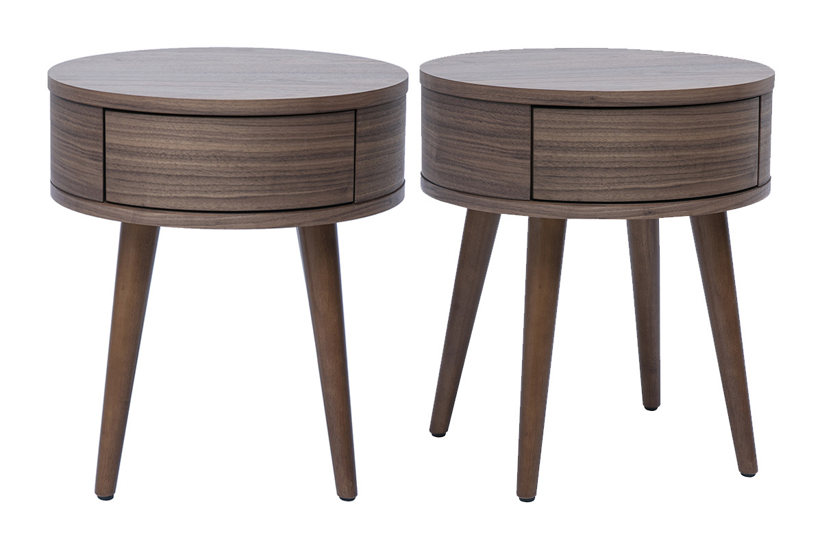Dos mesitas de noche redondas de madera oscura con caj�n, vista frontal.