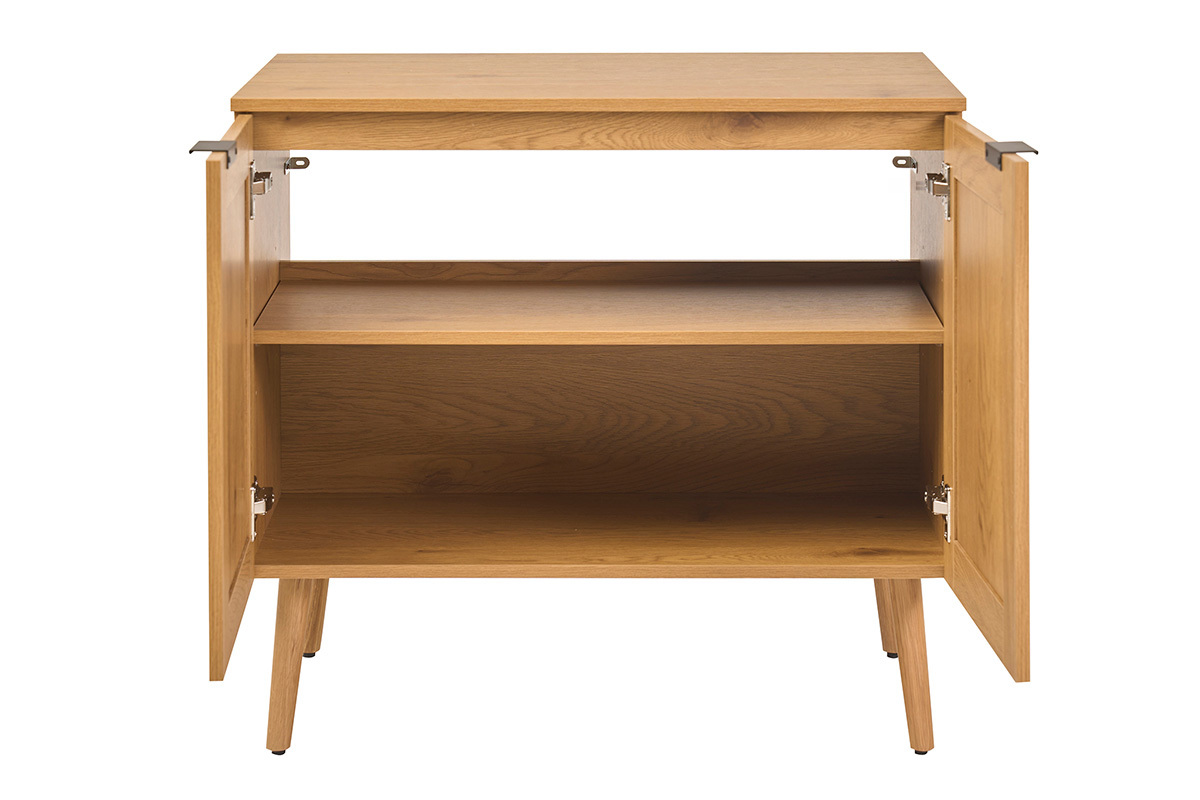 Mueble de ba�o de madera clara, rejilla de rat�n y metal negro, puertas abiertas, vista frontal.