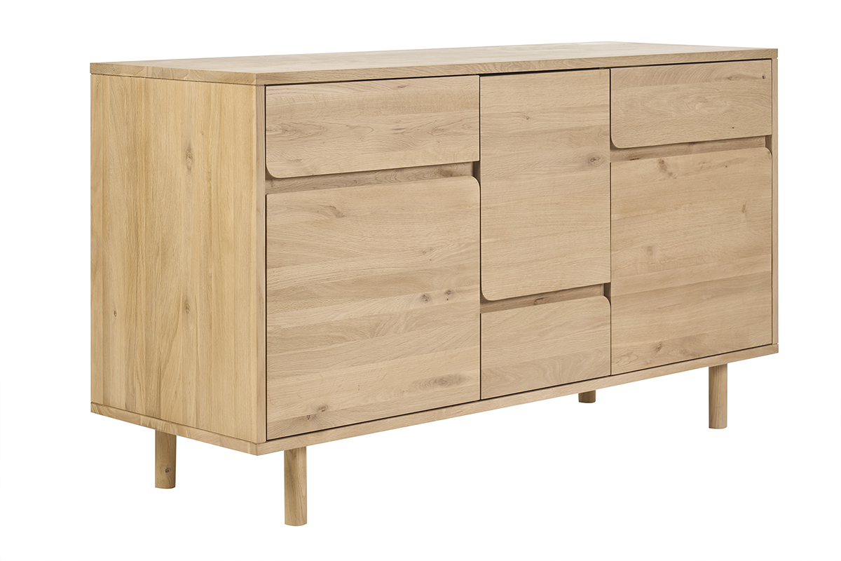 Mueble de ba�o de roble macizo claro, vista en tres cuartos, con cajones y puertas.