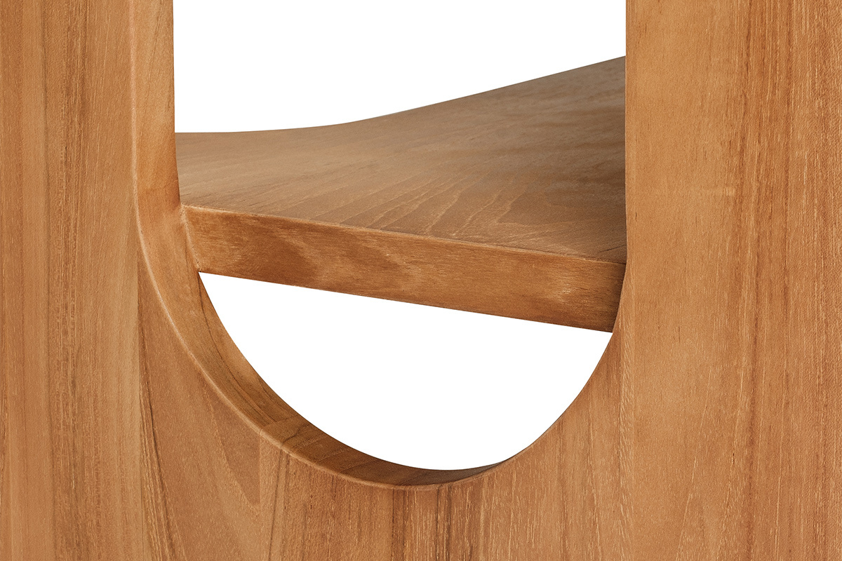 Detalle del mueble de ba�o de madera de teca maciza, vista en primer plano del estante y del recorte redondo.