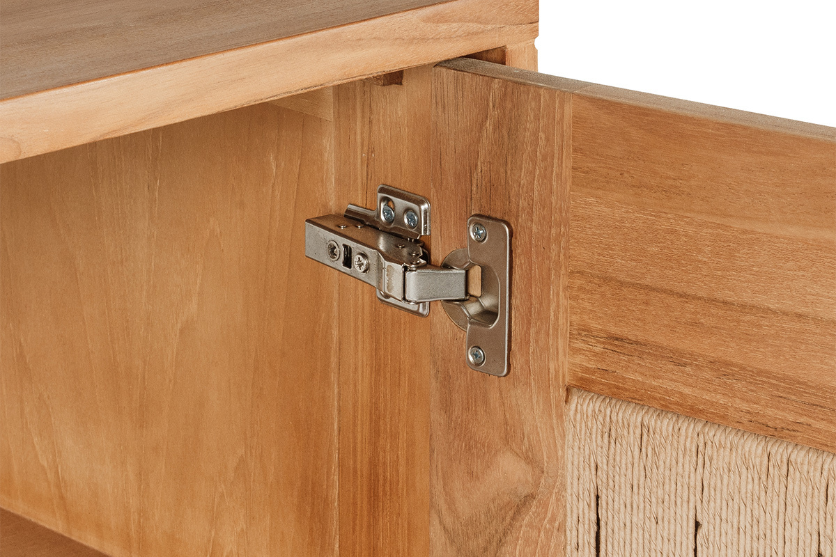 Detalle de una bisagra met�lica en el mueble de ba�o de madera de teca MOSSA.
