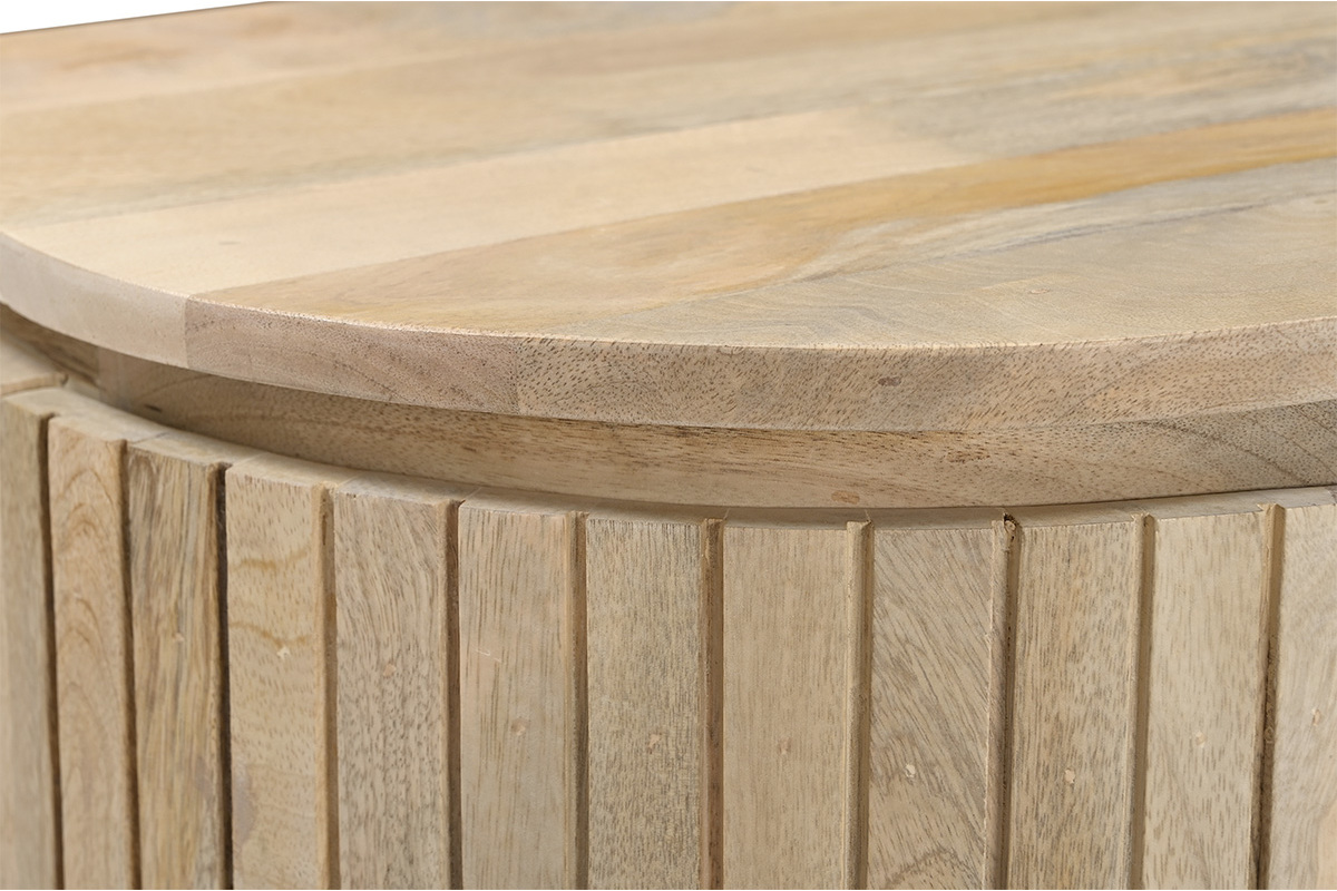 Vista de cerca del mueble de ba�o de madera maciza de mango, dise�o acanalado.