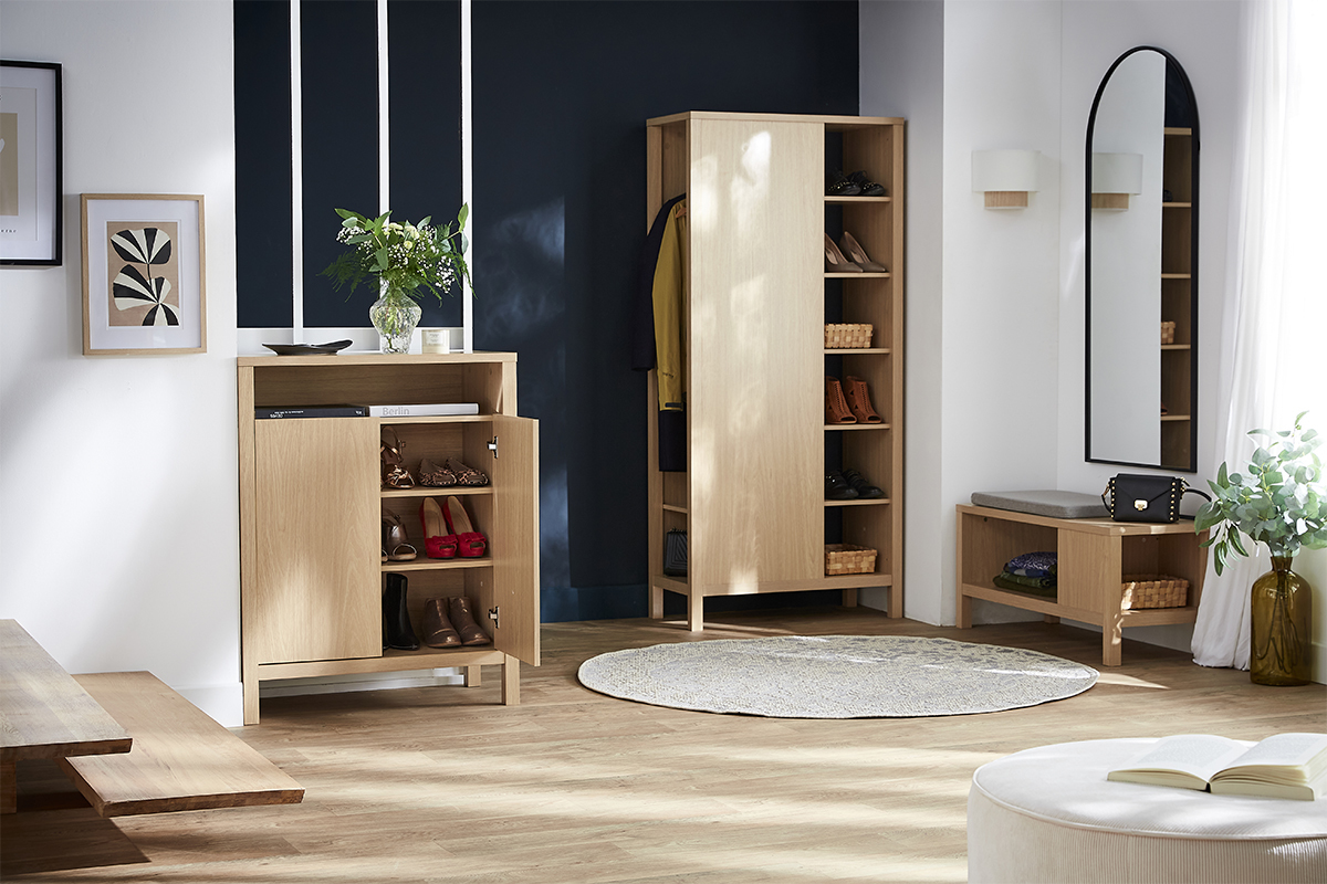 Mueble de entrada con acabado de roble, puerta y compartimento abierto 80 cm GUMBY