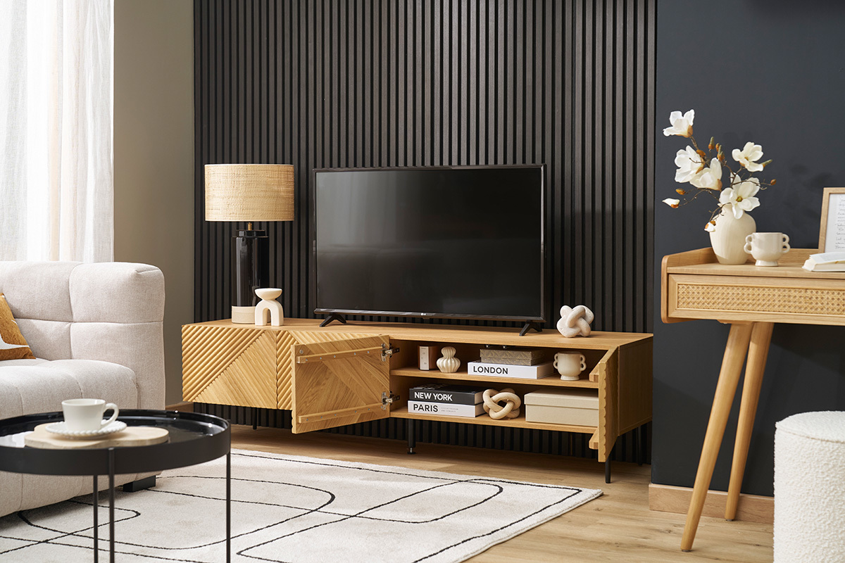 Mueble de TV diseo en madera clara roble macizo grabado y metal negro 4 puertas L180 cm ARCHIPEL