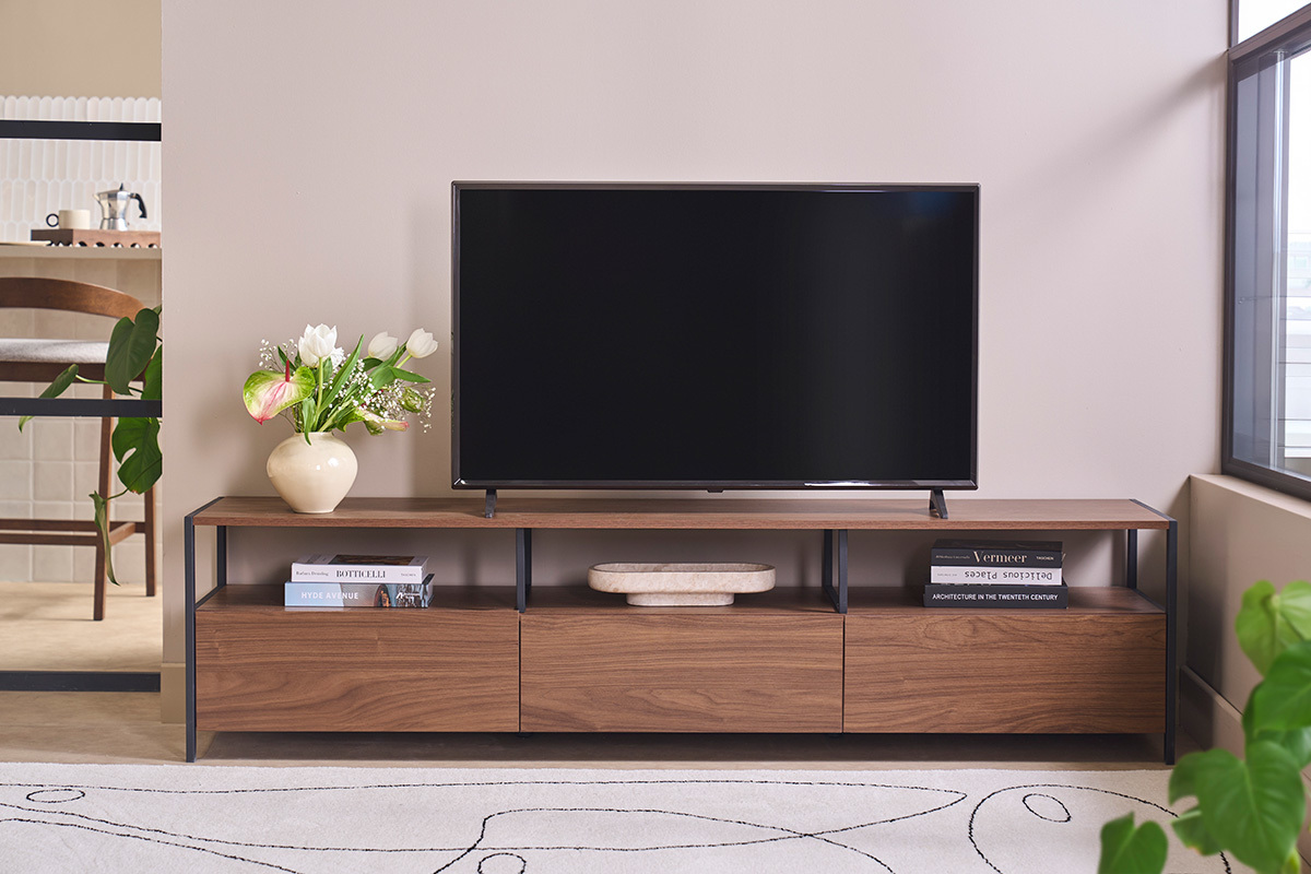 Mueble TV acabado en madera oscura de nogal y metal negro L180 cm MAXENCE