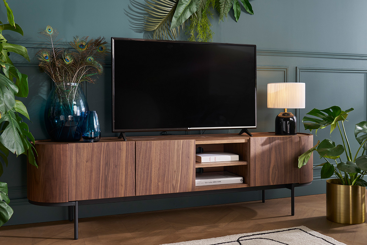 Mueble TV de diseo en nogal oscuro y metal negro con almacenaje 180 cm SKYE